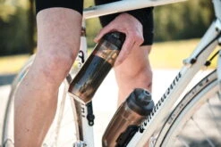 Fidlock TWIST Bottle 590 + Bike Base Set - Transparant Zwart -Fiets Winkel 09636 TBL fidlock twist bottle590 outdoor 010