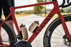 Fidlock TWIST Bottle 590 + Bike Base Set - Transparant Zwart -Fiets Winkel 09636 TBL fidlock twist bottle590 outdoor 014