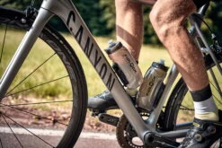 Fidlock TWIST Bottle 590 + Bike Base Set - Transparant Zwart -Fiets Winkel 09636 TBL fidlock twist bottle590 outdoor 016