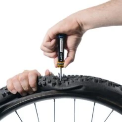 Lezyne Tubeless Insert Kit-Zwart 11 Lezyne Tubeless Insert Kit-Zwart -Fiets Winkel 1 mt tblskit v1 3 medium